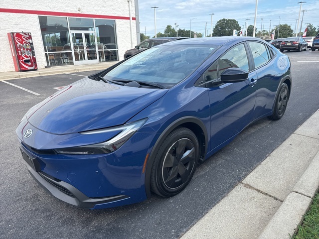 2024 Toyota Prius LE photo 2