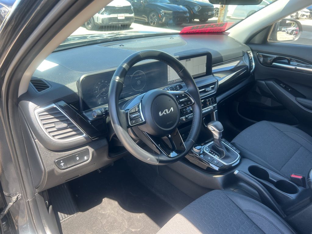 2024 Kia Seltos S photo 6