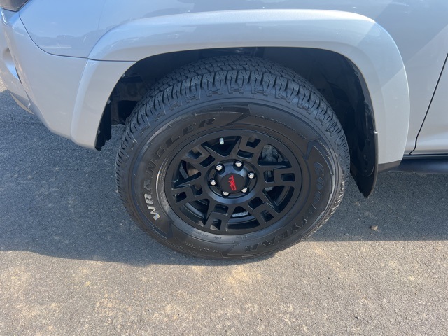 2023 Toyota 4Runner TRD Off-Road Premium photo 3