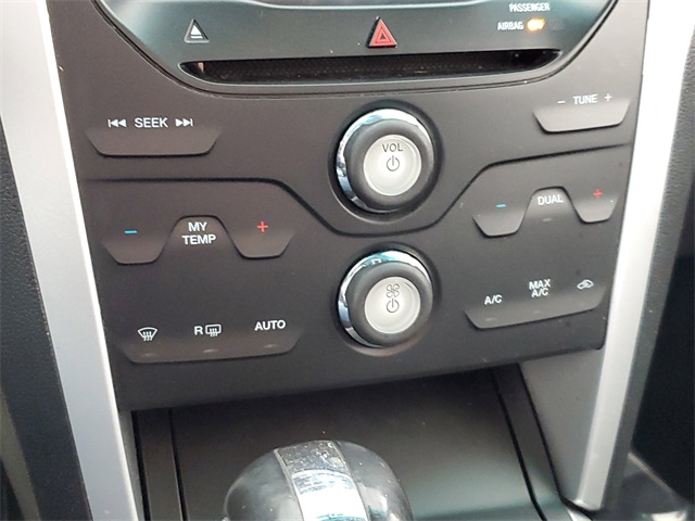 2015 Ford Explorer XLT photo 16