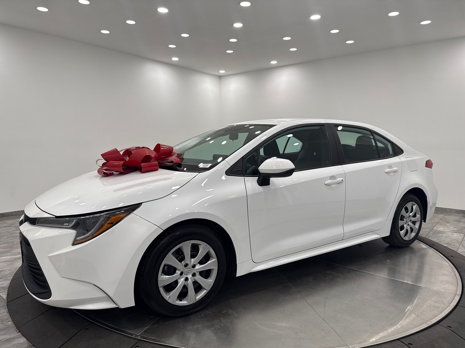 2023 Toyota Corolla LE photo 3