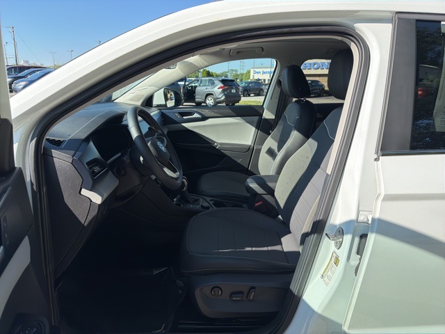 2023 Volkswagen Taos SE photo 5