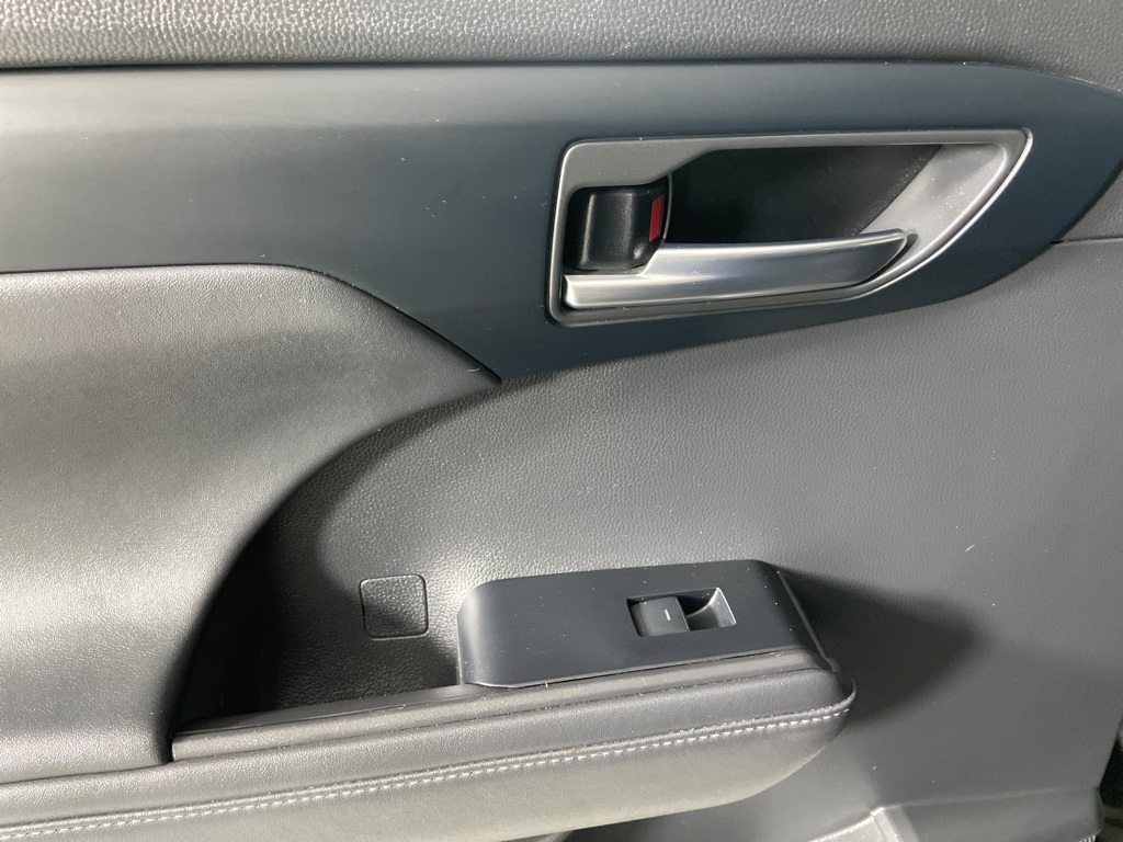 2022 Toyota Highlander XLE photo 29