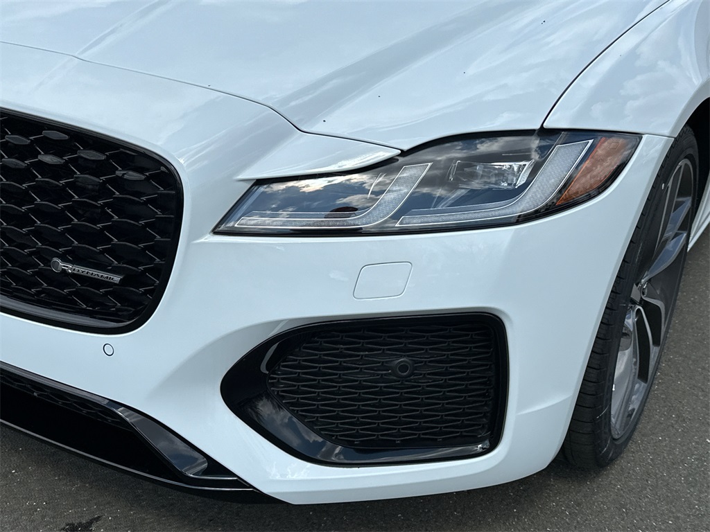 2024 Jaguar XF P300 R-Dynamic SE photo 7