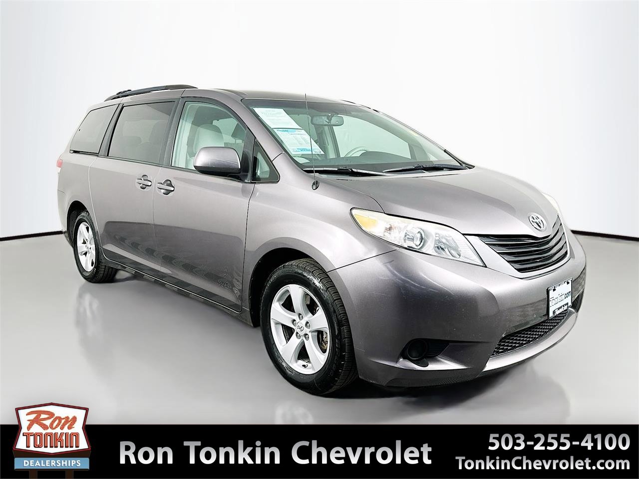 2011 Toyota Sienna LE's photo