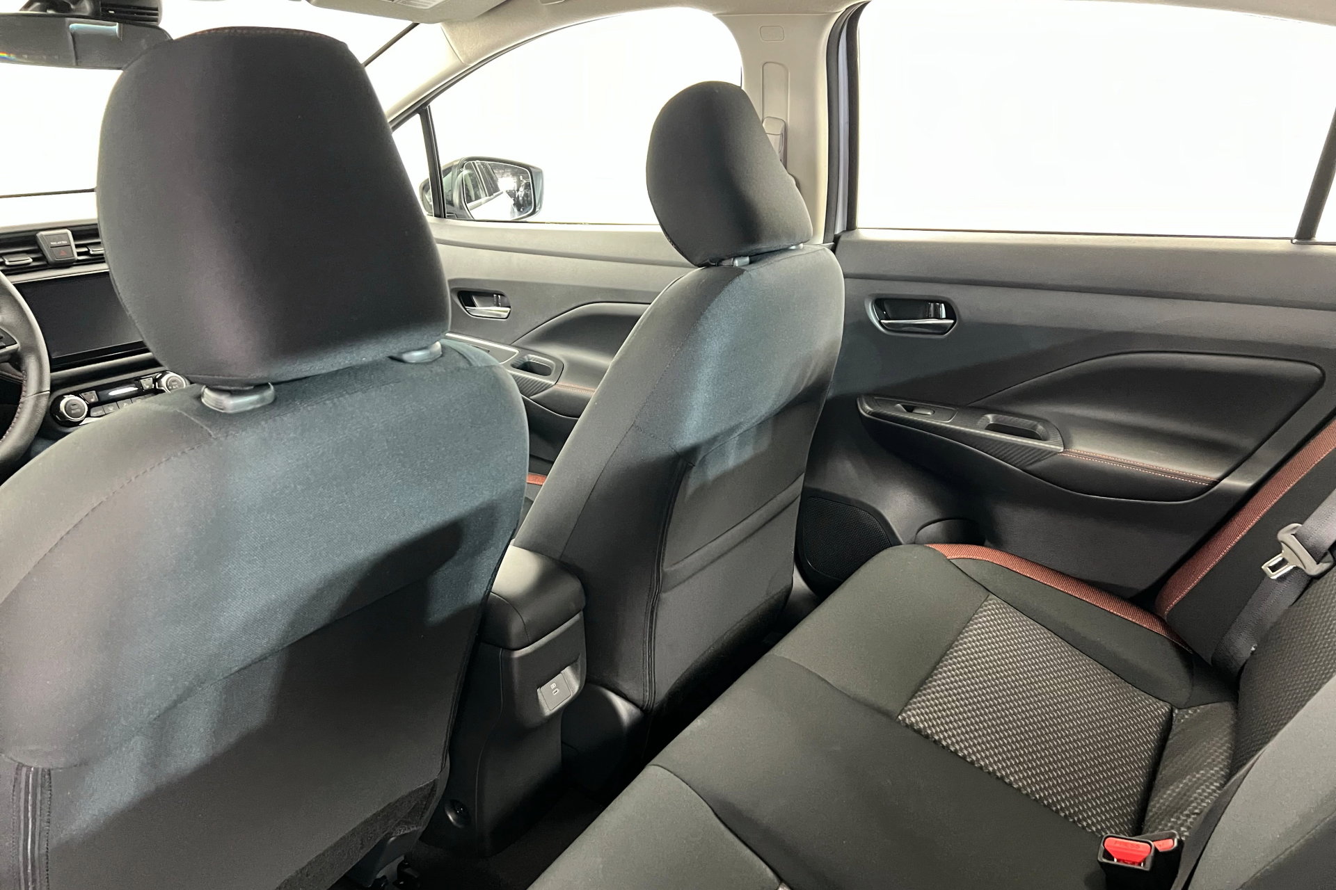 2025 Nissan Versa SR photo 17