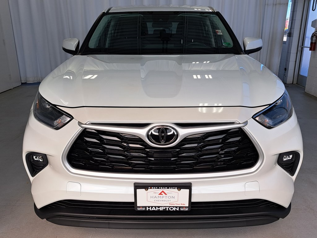 2023 Toyota Highlander LE photo 3