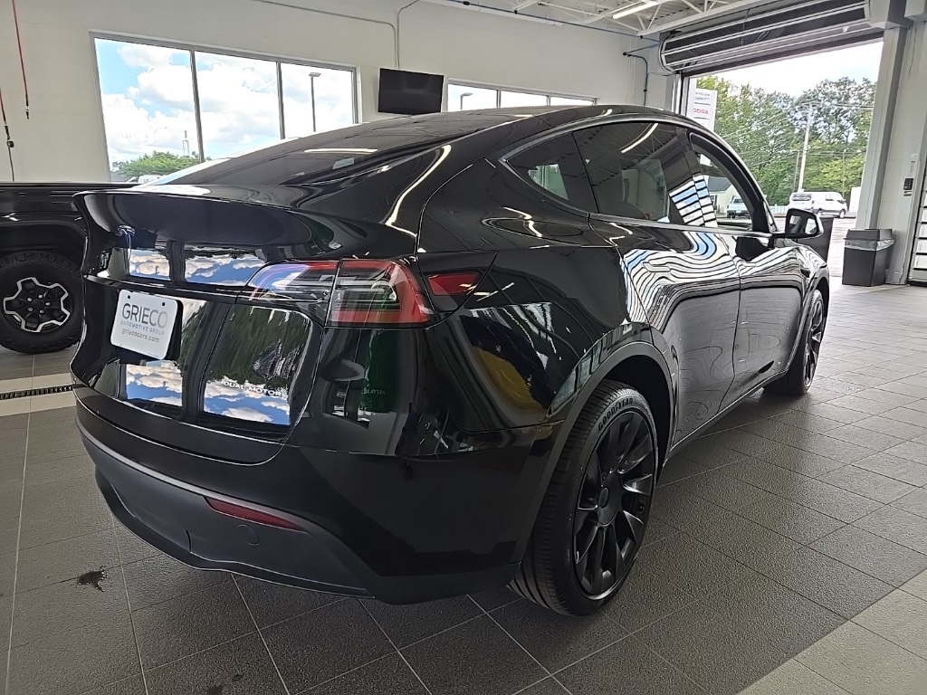 2023 Tesla Model Y Long Range photo 9