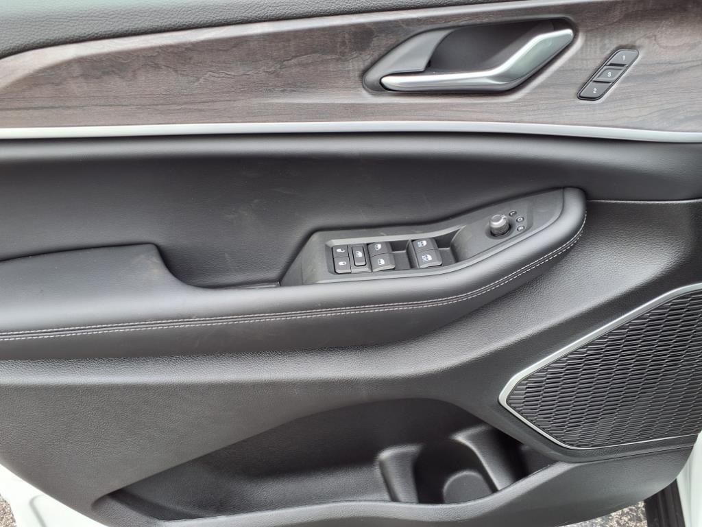 2025 Jeep Grand Cherokee Limited photo 3