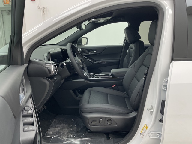 2026 Chevrolet Equinox LT photo 2