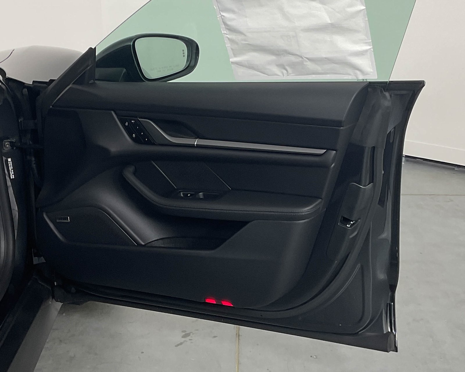 2025 Porsche Taycan 4 photo 21