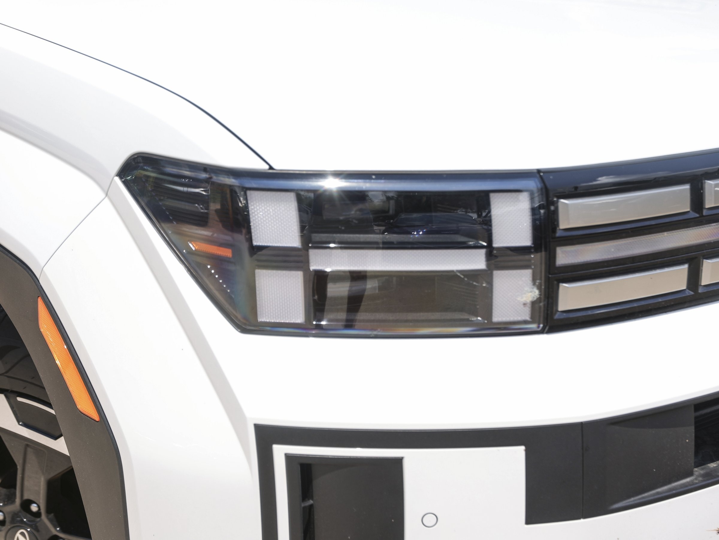 2025 Hyundai Santa Fe SE photo 2