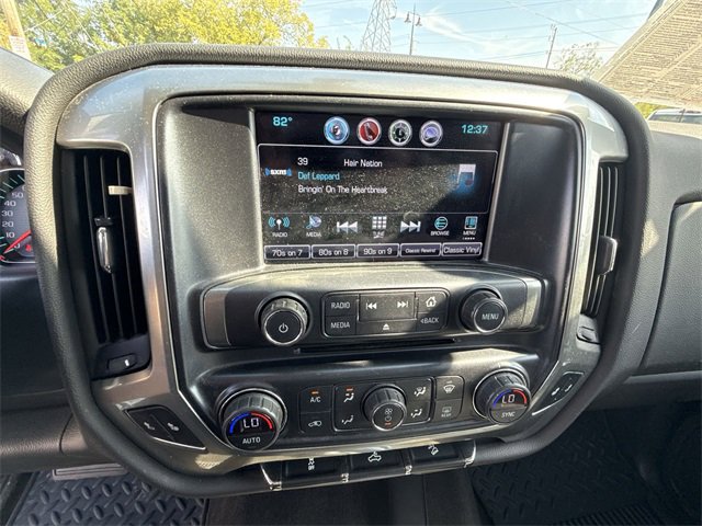 2017 Chevrolet Silverado 1500 LT photo 3