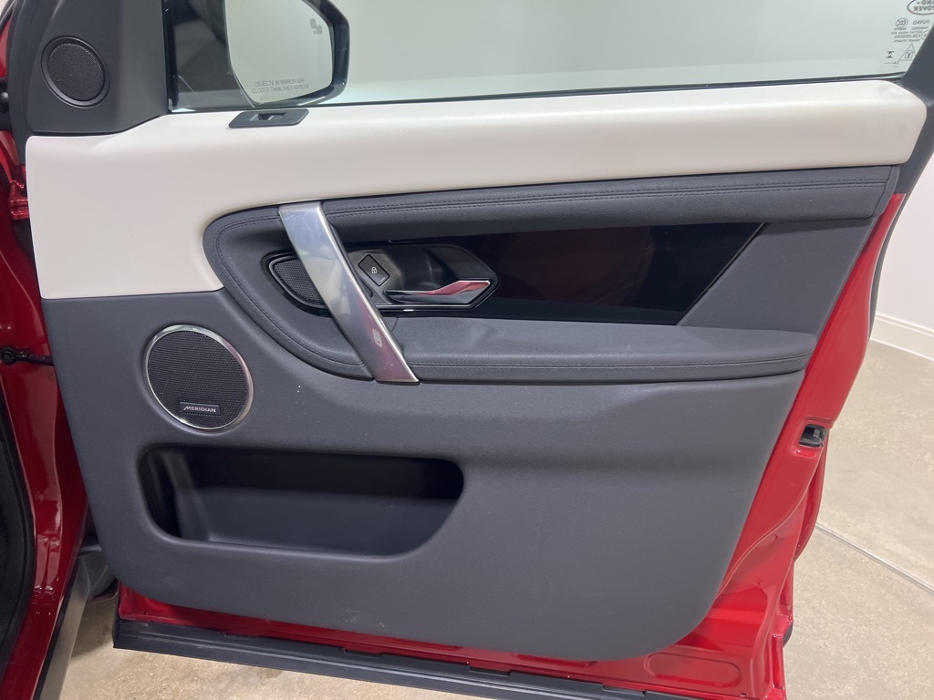 2025 Land Rover Discovery Sport S photo 23