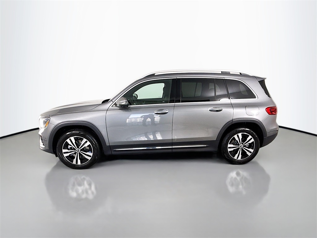 2026 Mercedes Benz GLB 250 4MATIC photo 2