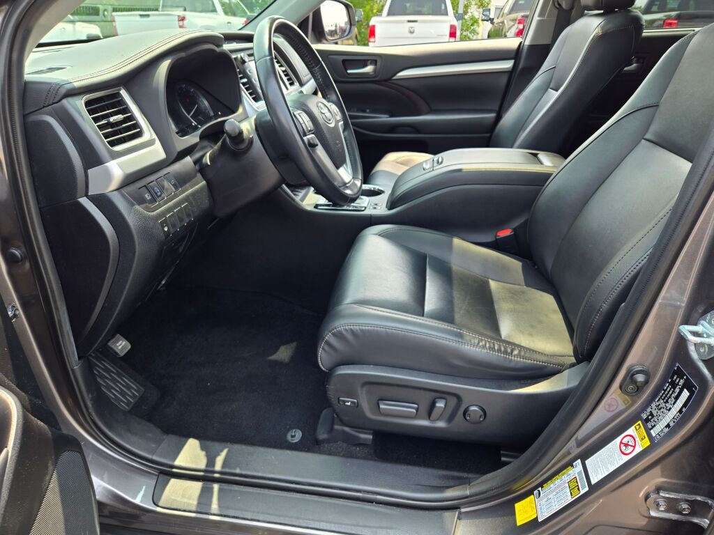 2019 Toyota Highlander XLE photo 19