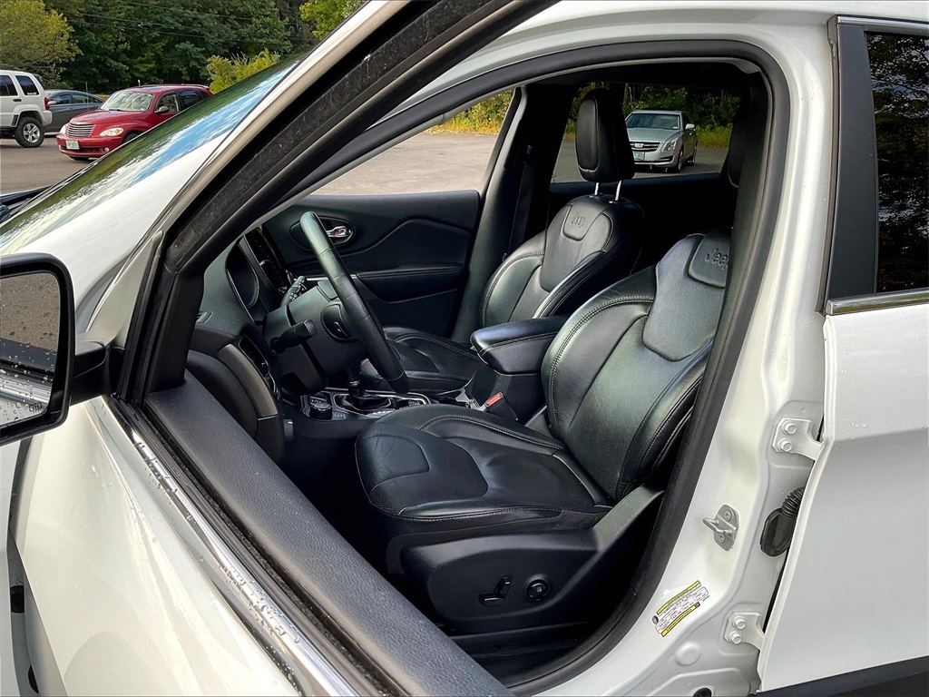 2019 Jeep Cherokee Limited photo 9