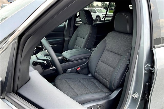 2026 Chevrolet Traverse L photo 9