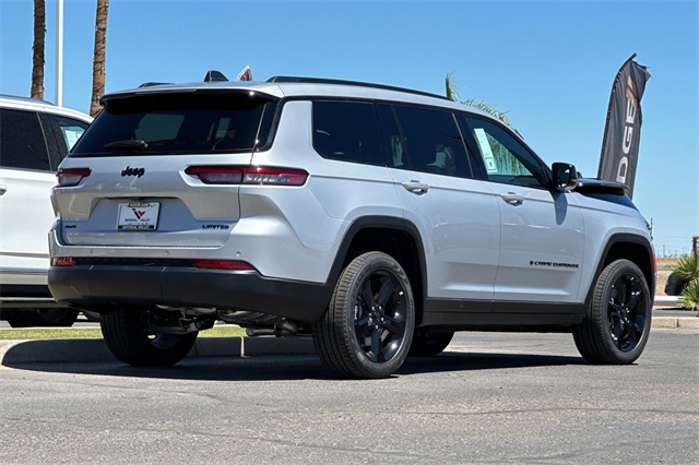 2025 Jeep Grand Cherokee Limited photo 3
