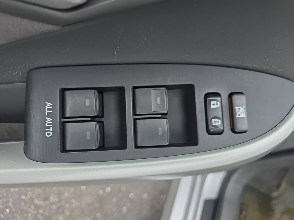2010 Toyota Prius Two photo 22
