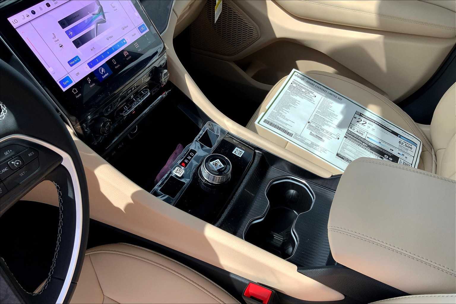 2025 Jeep Grand Cherokee Limited photo 7