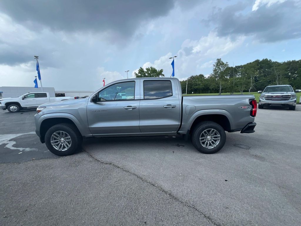 2025 Chevrolet Colorado Work Truck LT photo 4