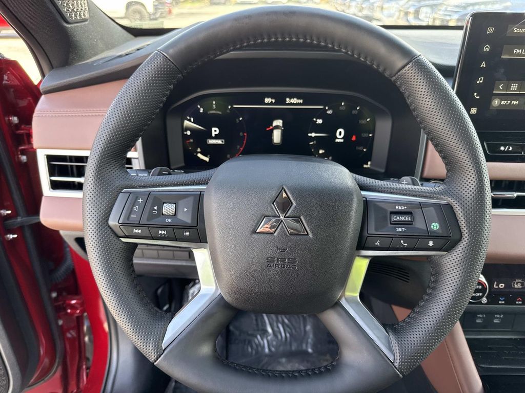 2025 Mitsubishi Outlander SEL photo 33