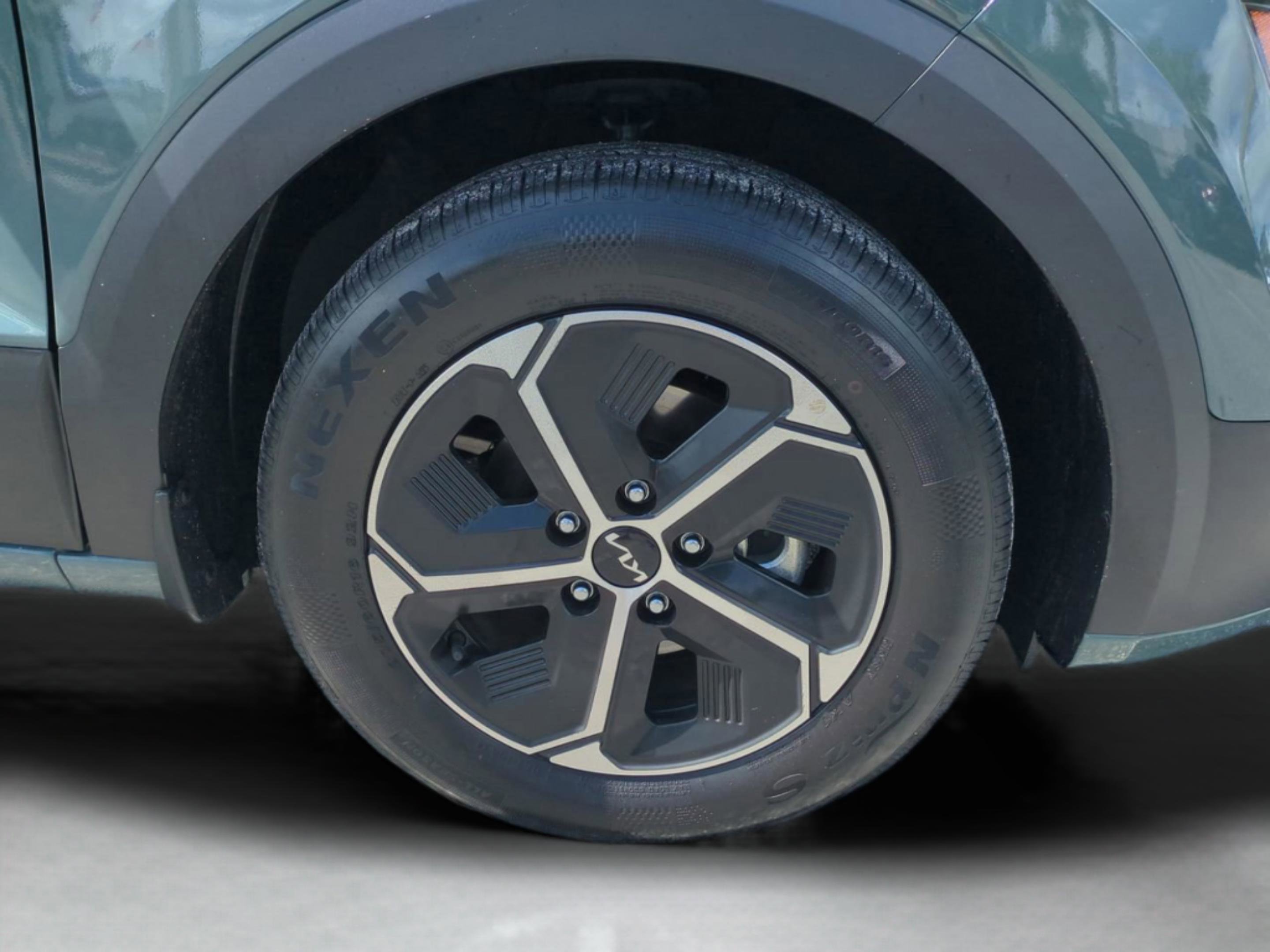 2023 Kia Niro EX photo 10