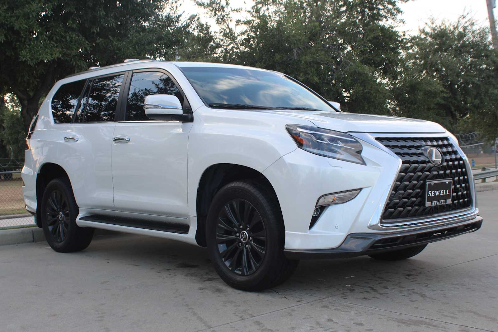 2023 Lexus GX Premium photo 2