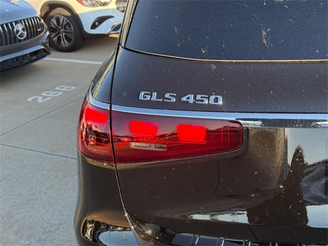 2026 Mercedes Benz GLS 450 4MATIC photo 4