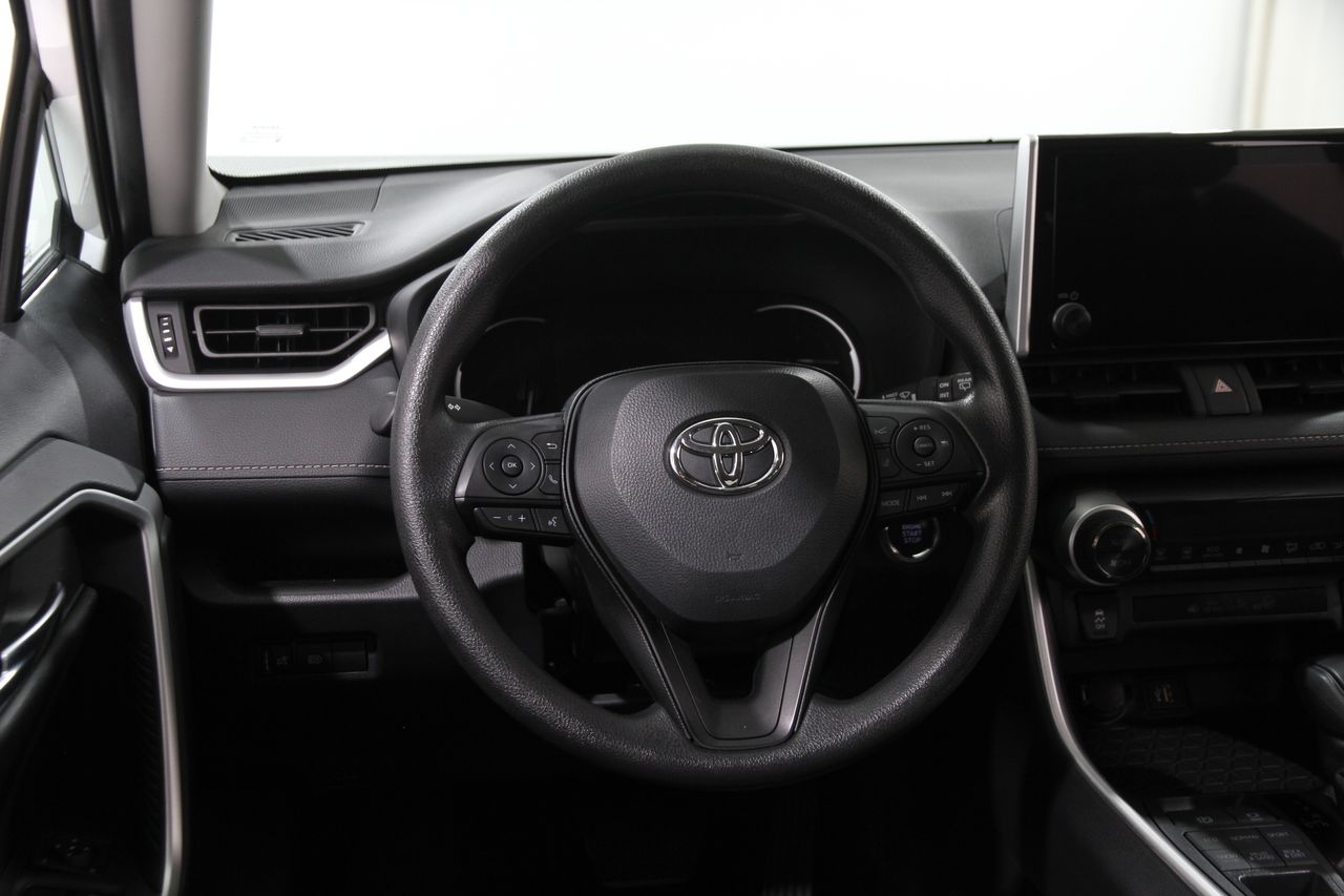 2024 Toyota RAV4 XLE photo 7