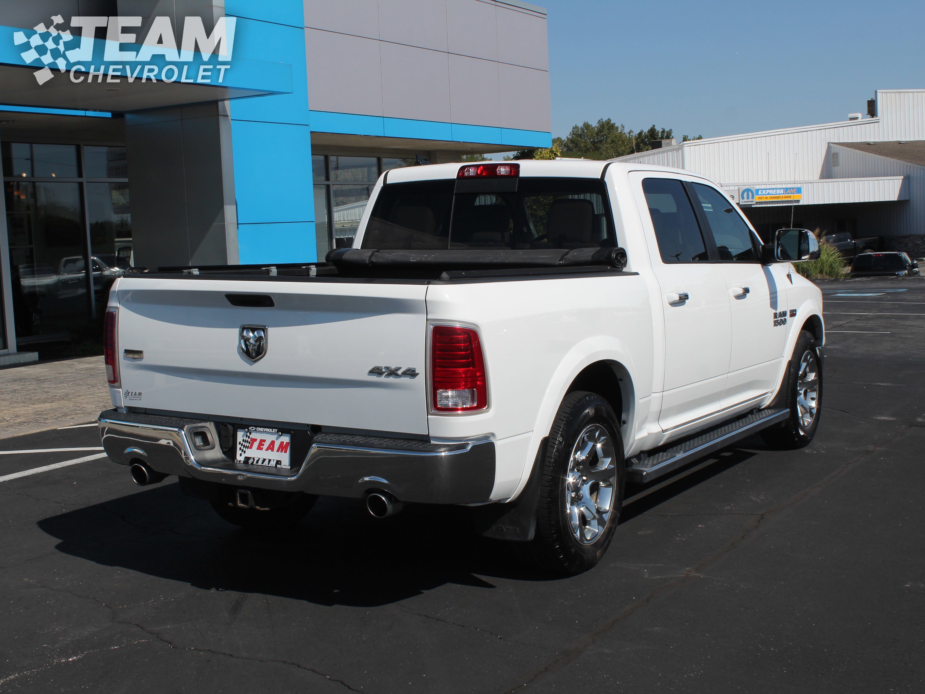 2016 Ram 1500 Laramie photo 2