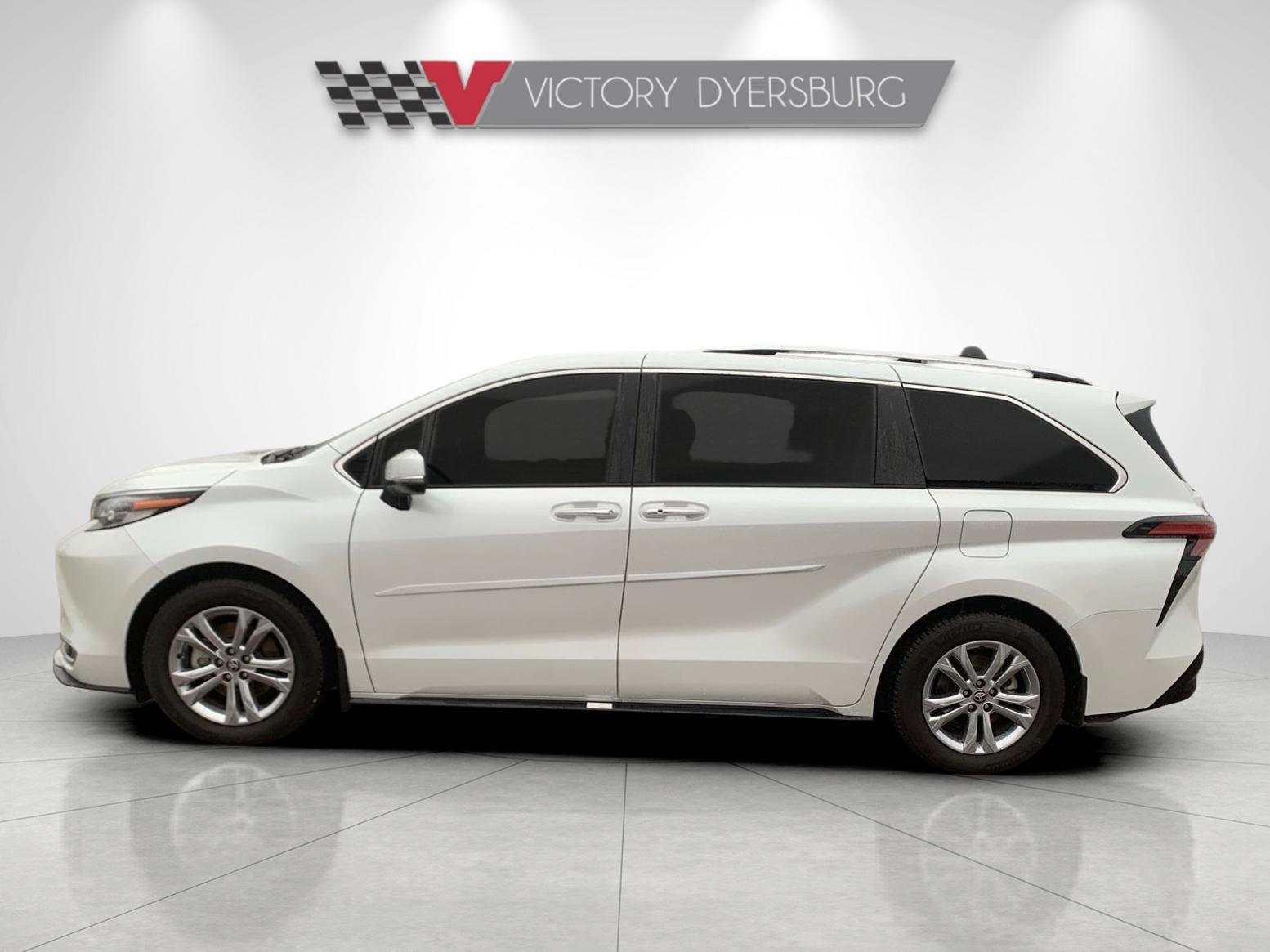2022 Toyota Sienna Platinum photo 4