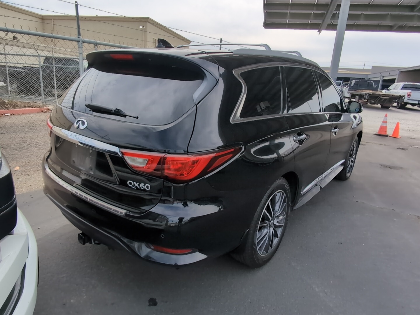 2017 Infiniti QX60 Base photo 2
