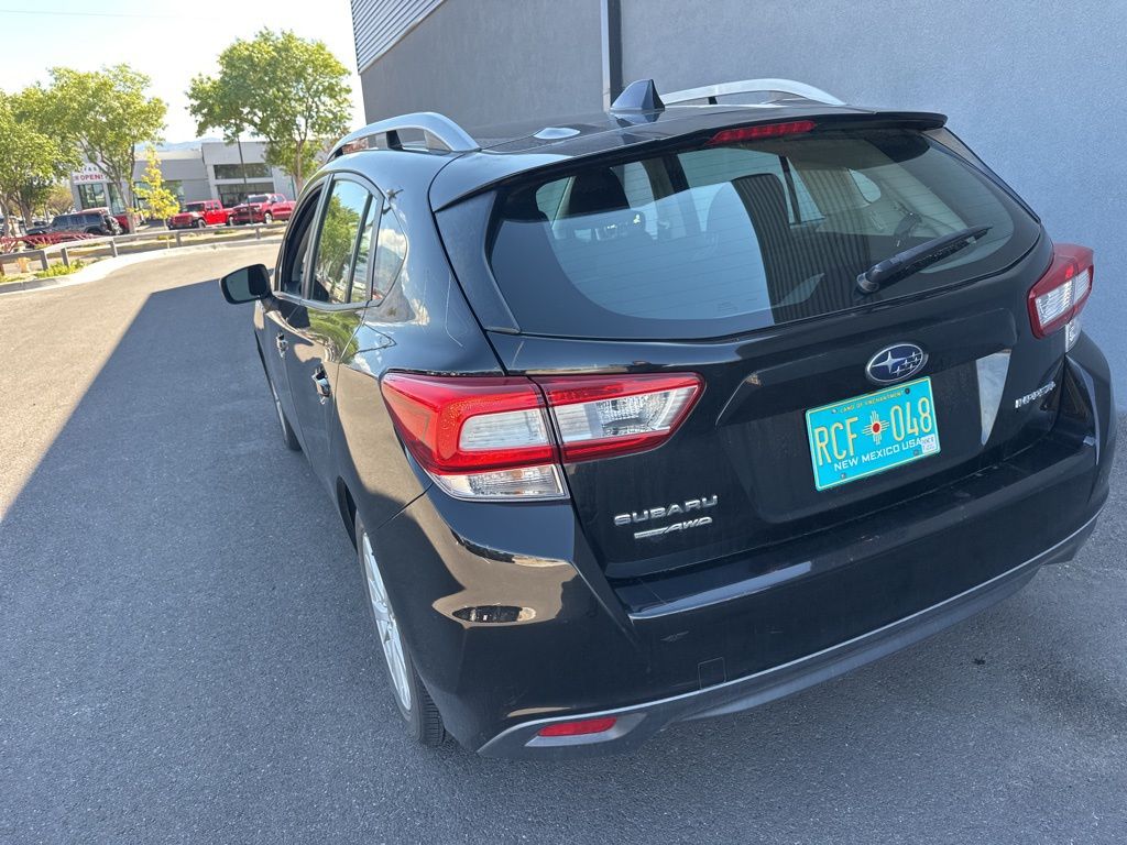 2018 Subaru Impreza 2.0i Premium photo 9