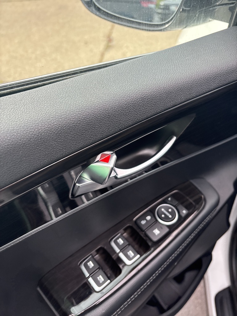 2020 Kia Sorento LX S photo 2