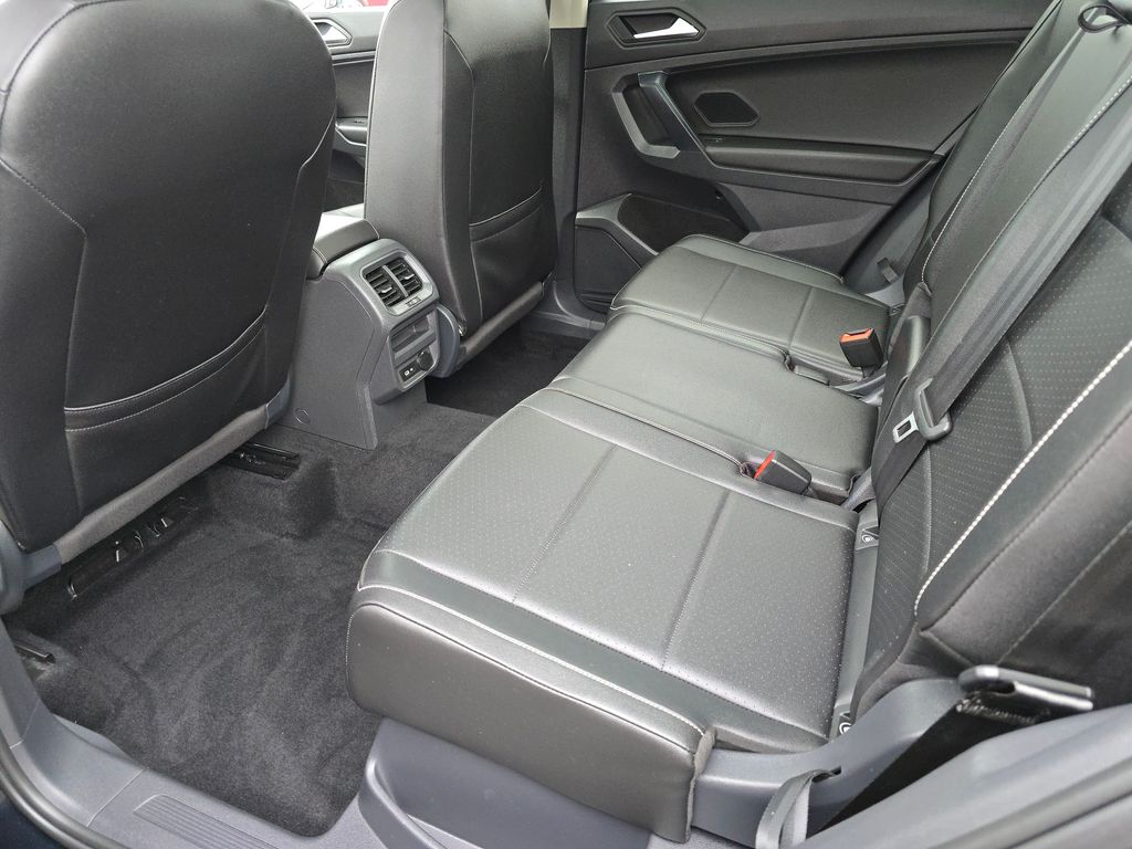 2021 Volkswagen Tiguan SE photo 18