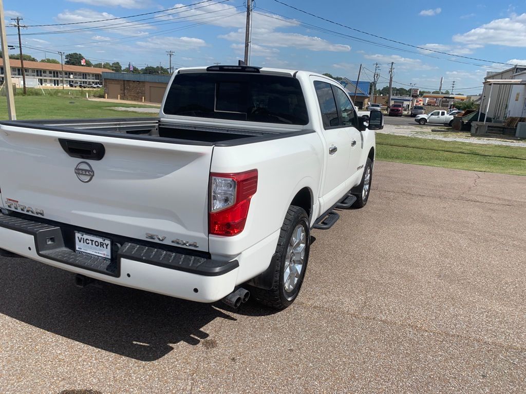 2023 Nissan Titan SV photo 5