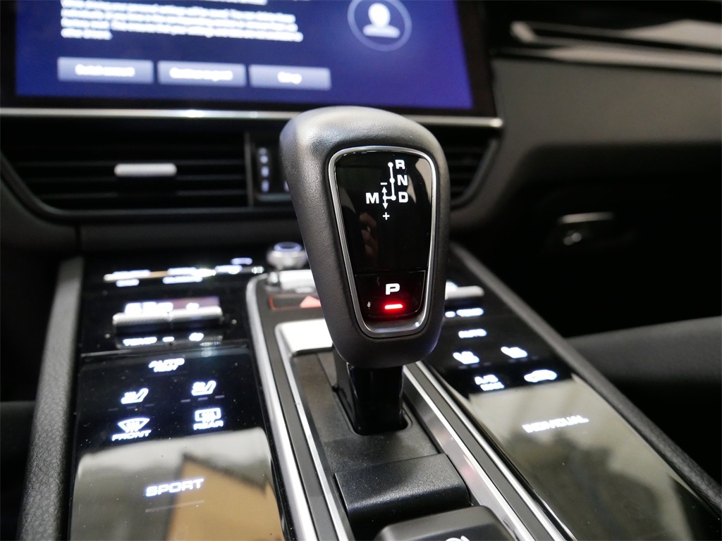 2022 Porsche Cayenne photo 23