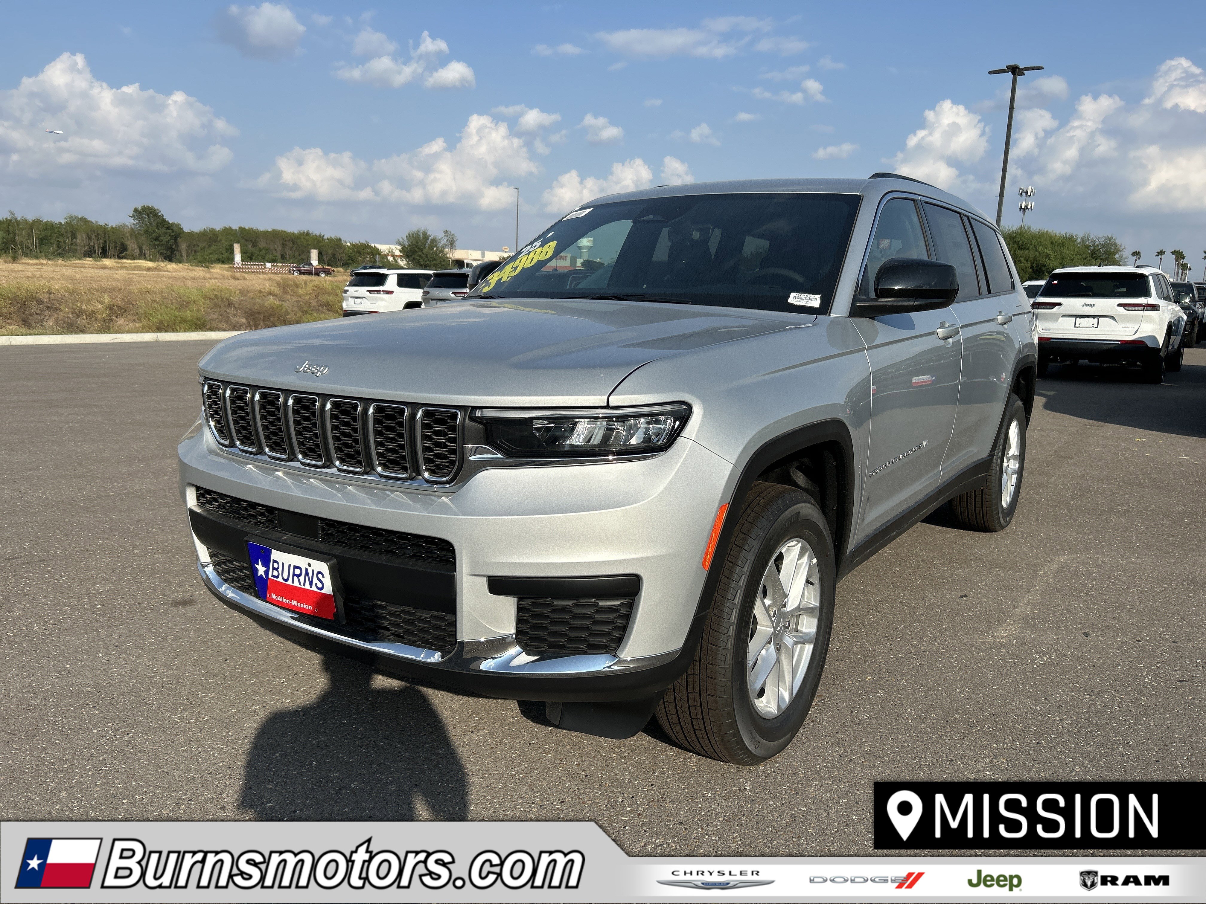 2025 Jeep Grand Cherokee L Laredo's photo
