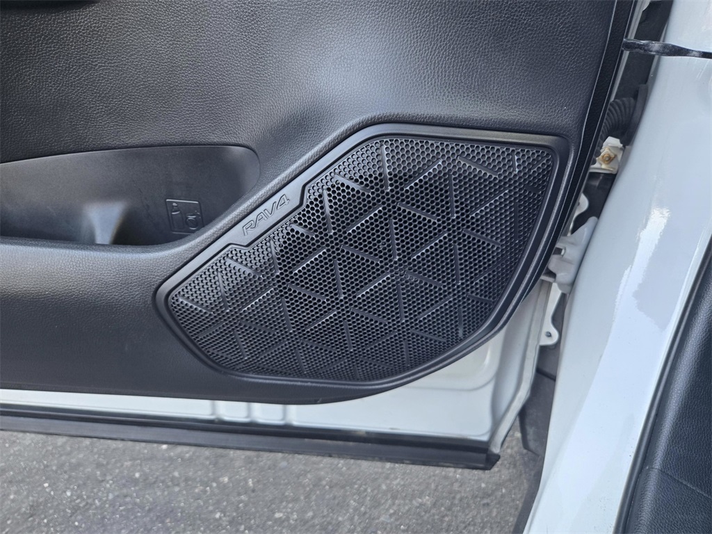 2019 Toyota RAV4 LE photo 15