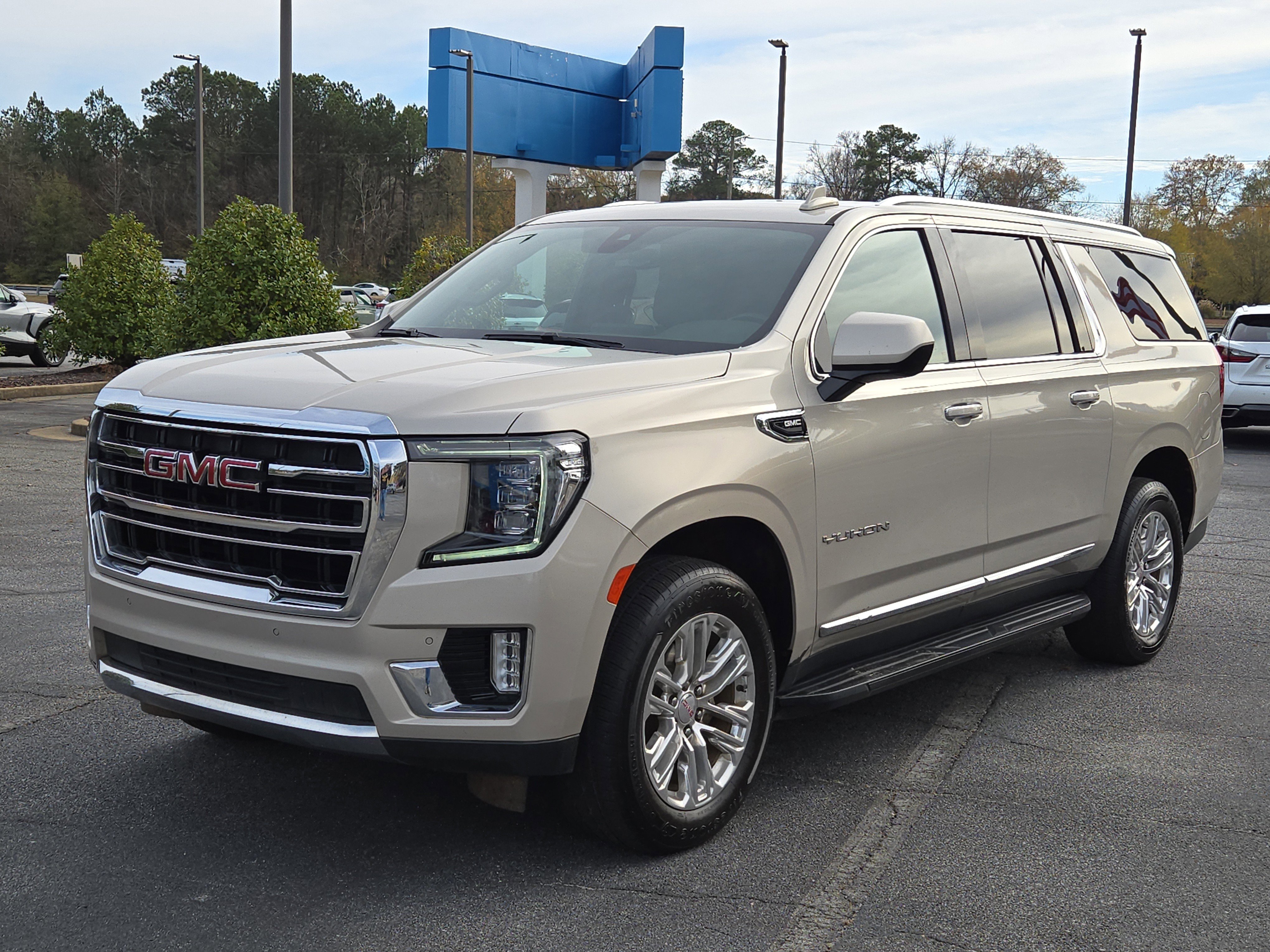 2022 GMC Yukon XL SLT's photo