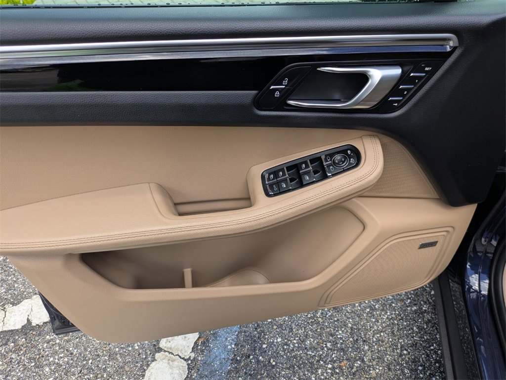 2020 Porsche Macan Base photo 25