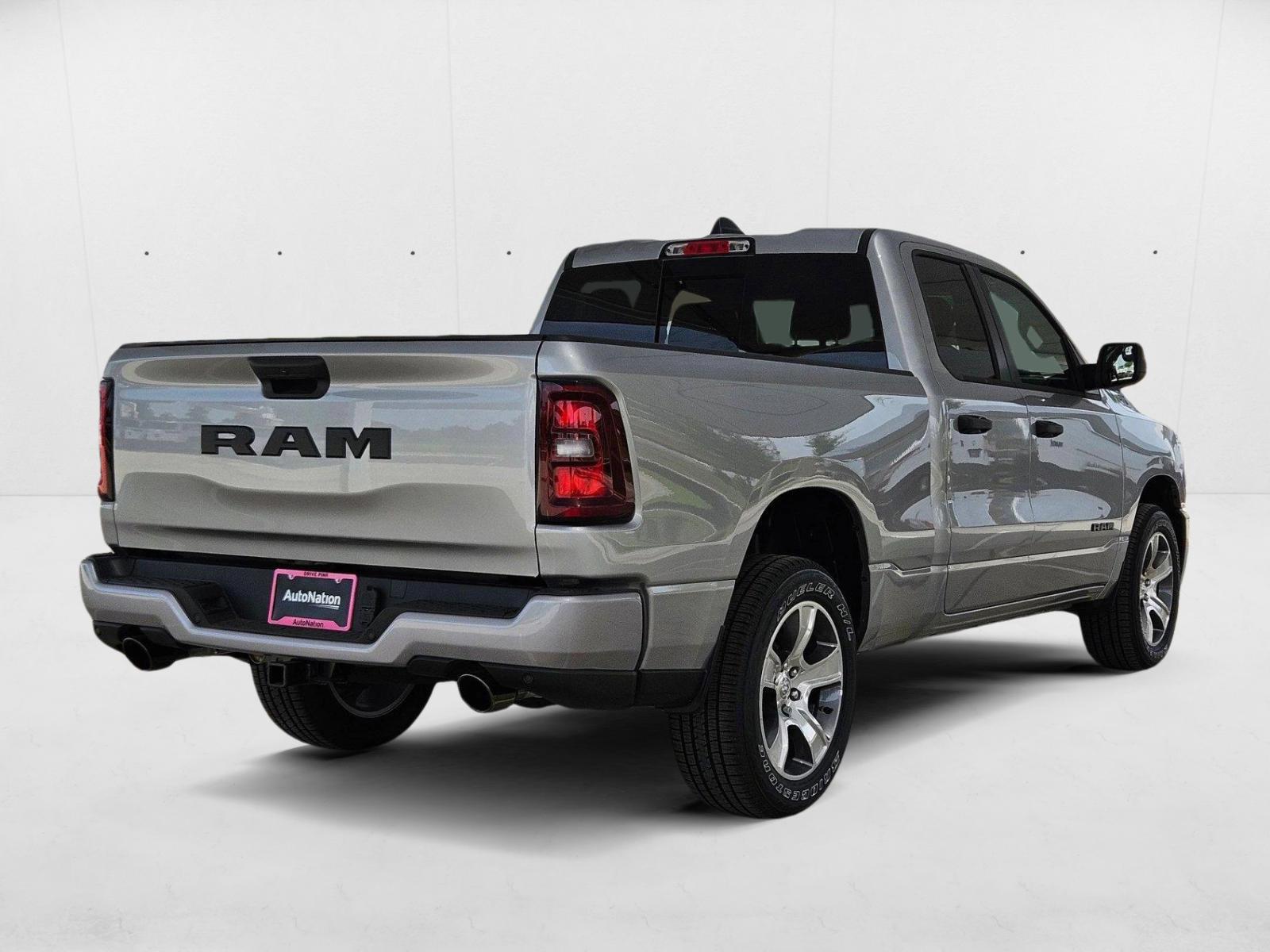 2025 Ram 1500 Tradesman photo 2