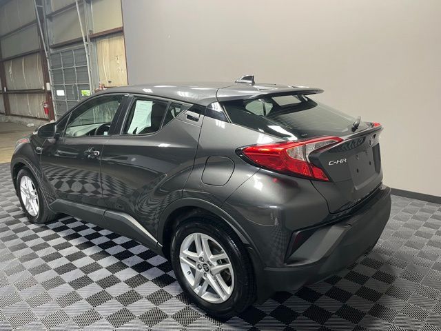 2021 Toyota C-HR LE photo 3