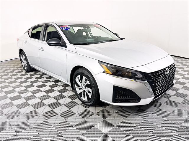 2025 Nissan Altima S's photo