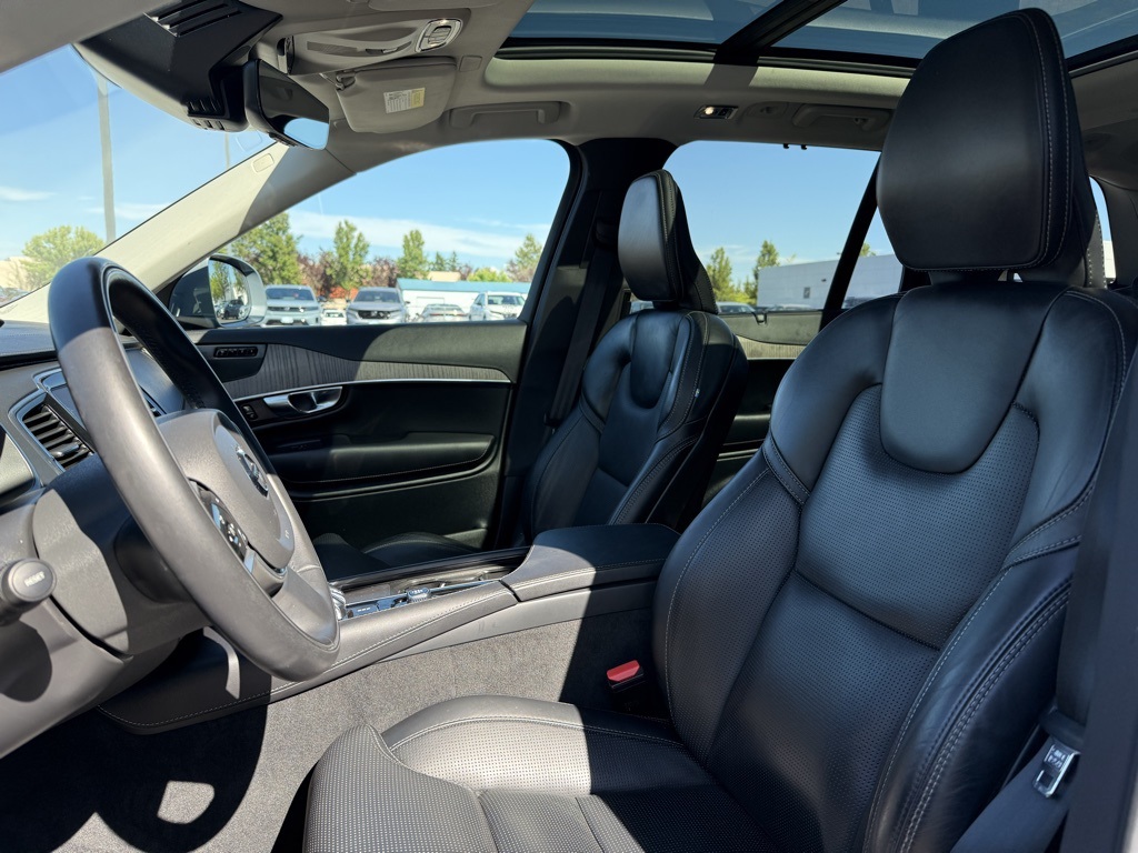 2022 Volvo XC90 Recharge T8 Inscription photo 2
