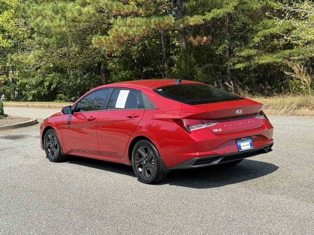 2023 Hyundai Elantra SEL photo 3