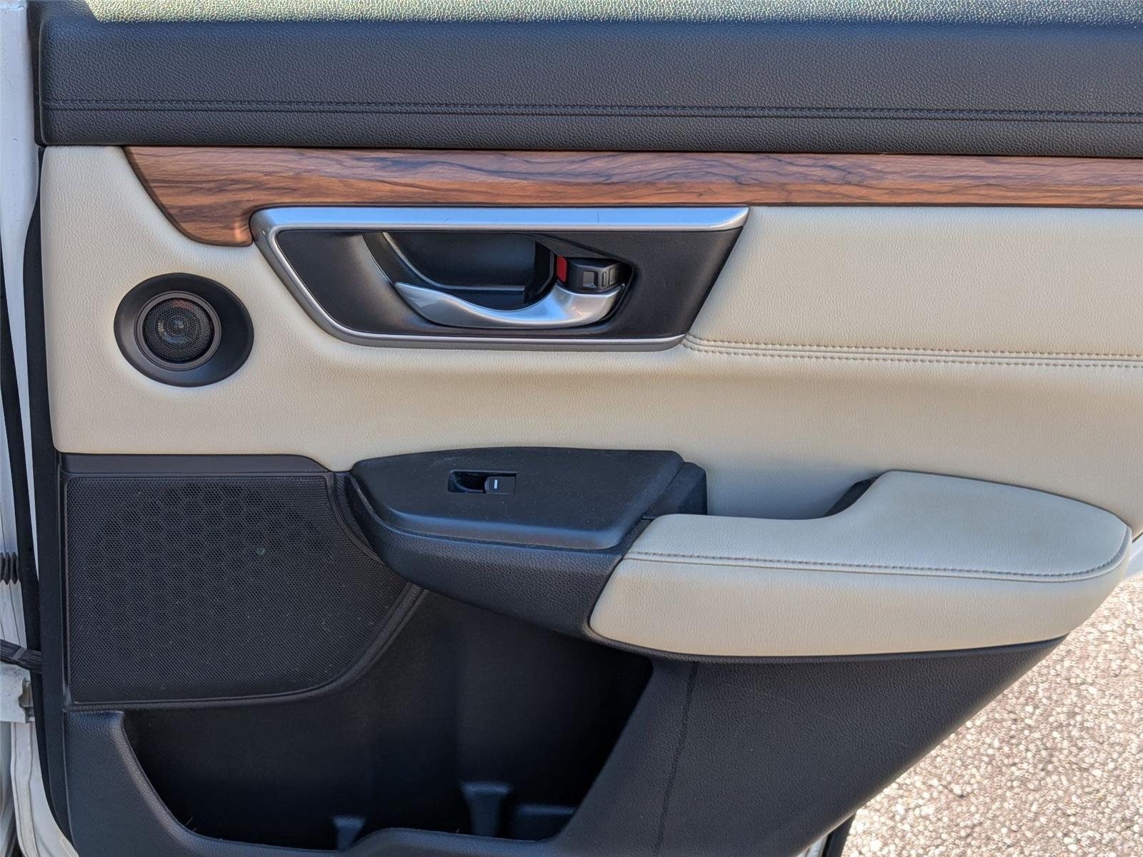 2018 Honda CR-V Touring photo 31