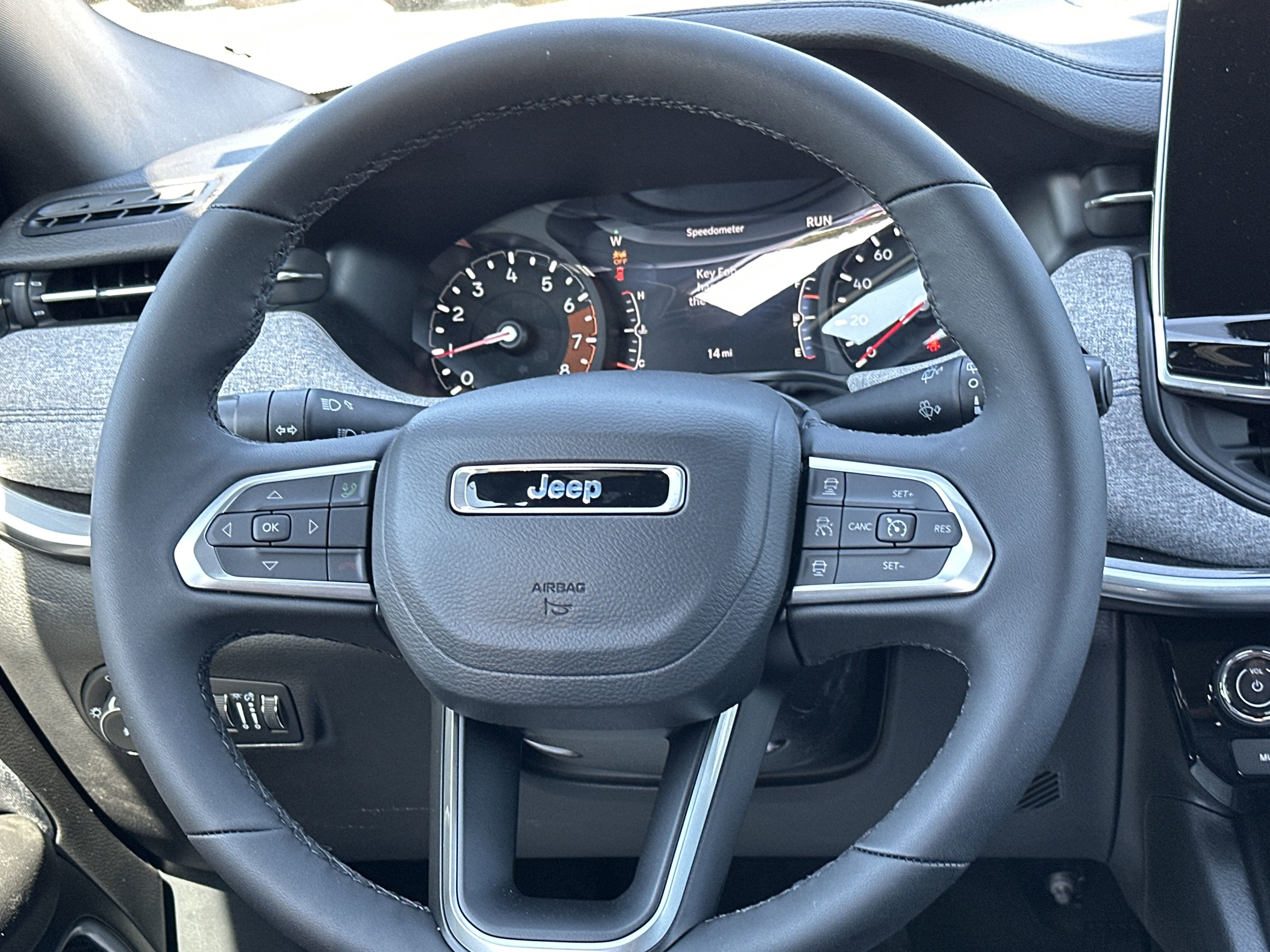 2025 Jeep Compass Latitude photo 2